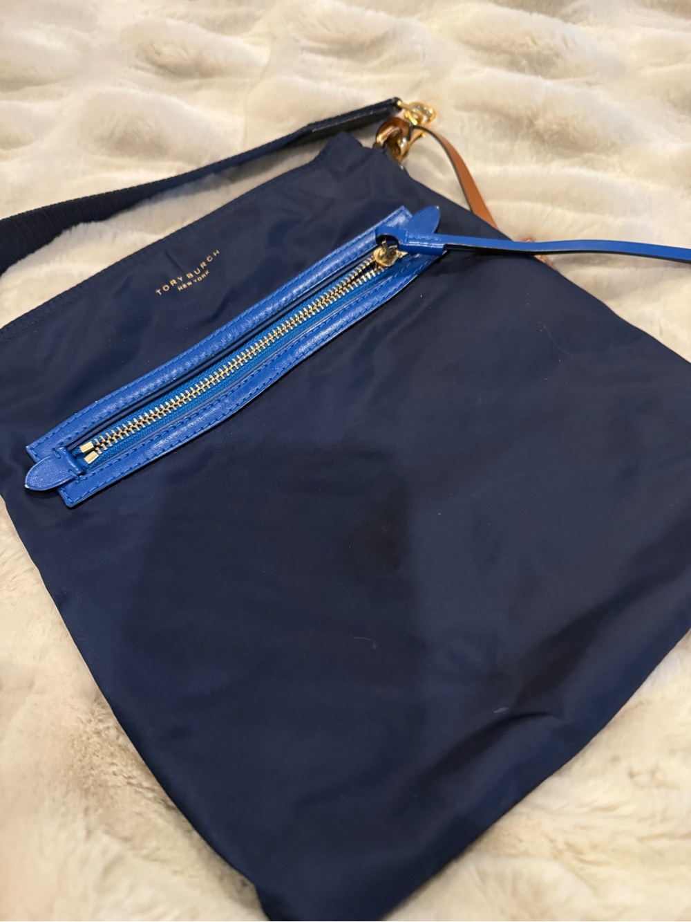 Tory Burch Navy Messenger Bag with Bright Blue Trim - Picture 4 of 4